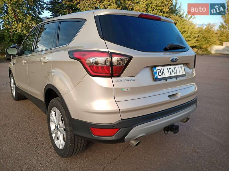 Внедорожник / Кроссовер Ford Escape 2016 в Ровно