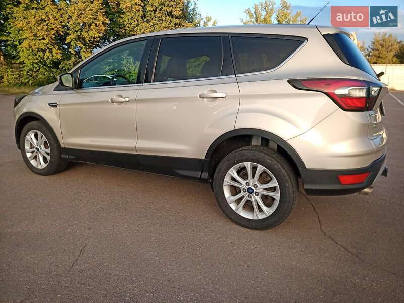 Внедорожник / Кроссовер Ford Escape 2016 в Ровно