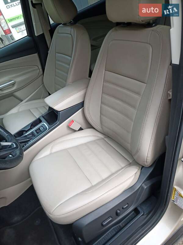Внедорожник / Кроссовер Ford Escape 2016 в Ровно