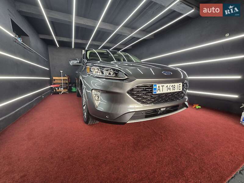 Позашляховик / Кросовер Ford Escape 2019 в Косові