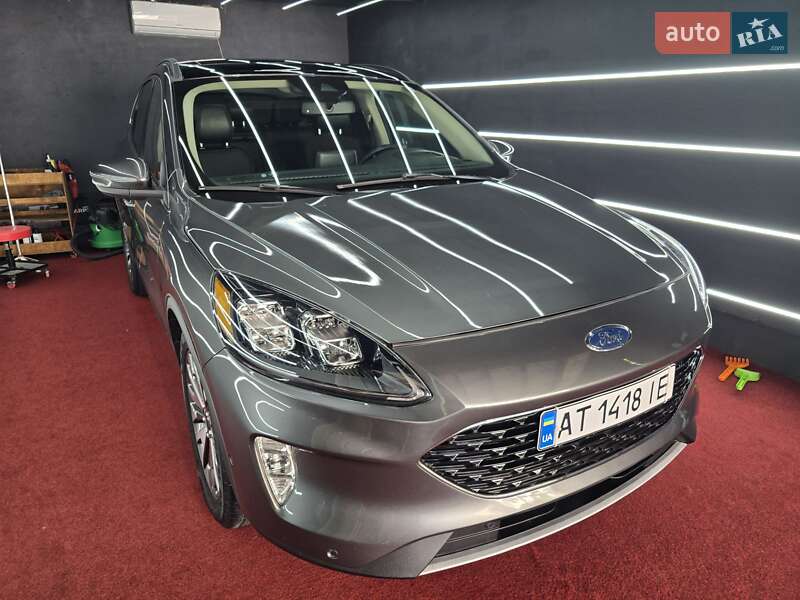 Позашляховик / Кросовер Ford Escape 2019 в Косові