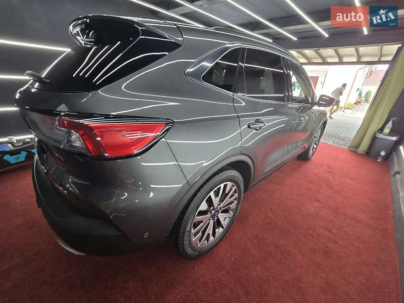 Позашляховик / Кросовер Ford Escape 2019 в Косові