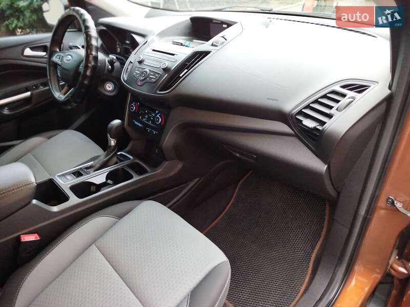 Внедорожник / Кроссовер Ford Escape 2017 в Ахтырке