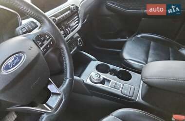 Позашляховик / Кросовер Ford Escape 2019 в 