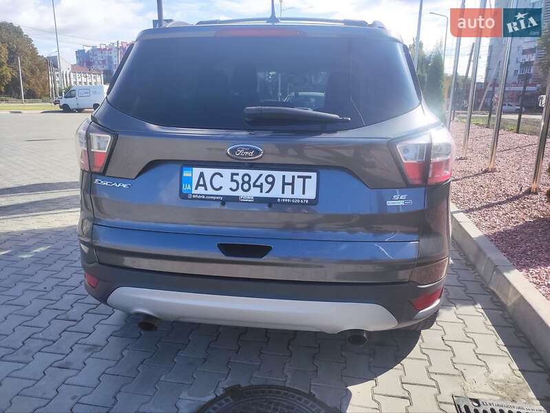 Внедорожник / Кроссовер Ford Escape 2017 в Луцке