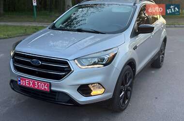 Внедорожник / Кроссовер Ford Escape 2017 в Ровно