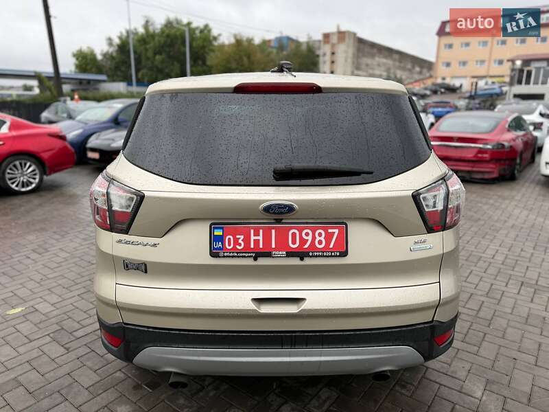 Позашляховик / Кросовер Ford Escape 2017 в Луцьку