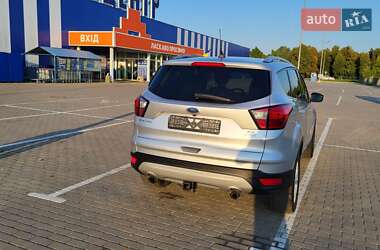 Внедорожник / Кроссовер Ford Escape 2019 в 