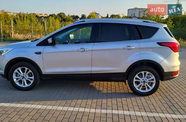 Внедорожник / Кроссовер Ford Escape 2019 в 