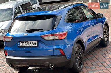 Внедорожник / Кроссовер Ford Escape 2020 в 