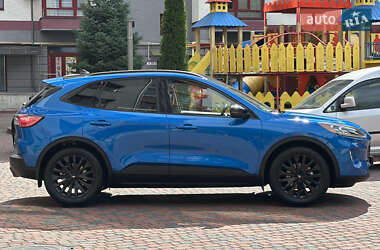 Внедорожник / Кроссовер Ford Escape 2020 в 