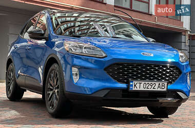 Внедорожник / Кроссовер Ford Escape 2020 в 