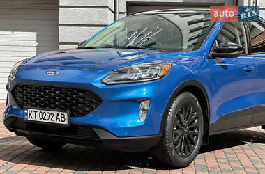 Внедорожник / Кроссовер Ford Escape 2020 в 