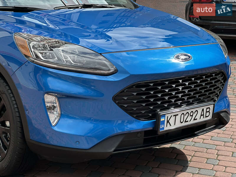Внедорожник / Кроссовер Ford Escape 2020 в Ивано-Франковске