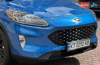 Внедорожник / Кроссовер Ford Escape 2020 в 