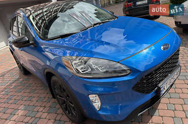 Внедорожник / Кроссовер Ford Escape 2020 в 