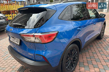 Внедорожник / Кроссовер Ford Escape 2020 в 
