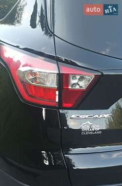 Внедорожник / Кроссовер Ford Escape 2016 в 