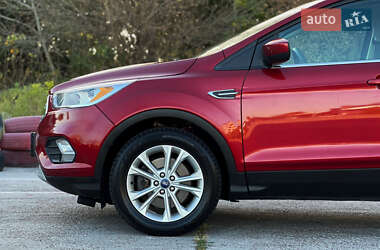 Внедорожник / Кроссовер Ford Escape 2018 в 