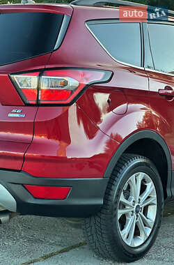 Внедорожник / Кроссовер Ford Escape 2018 в 