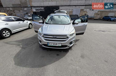 Внедорожник / Кроссовер Ford Escape 2016 в 