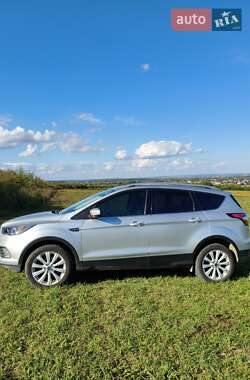 Внедорожник / Кроссовер Ford Escape 2017 в 