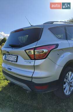 Внедорожник / Кроссовер Ford Escape 2017 в 