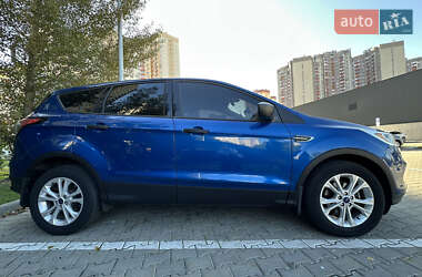 Внедорожник / Кроссовер Ford Escape 2017 в 