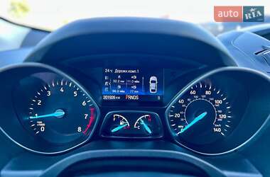 Внедорожник / Кроссовер Ford Escape 2018 в 