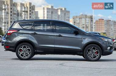 Внедорожник / Кроссовер Ford Escape 2018 в 