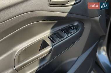 Внедорожник / Кроссовер Ford Escape 2018 в 