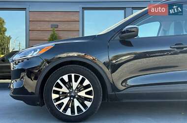 Внедорожник / Кроссовер Ford Escape 2020 в 