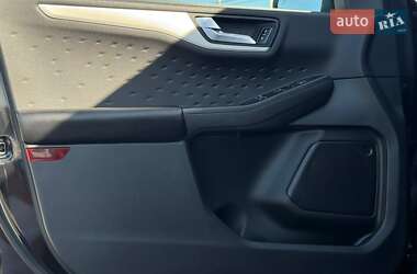 Внедорожник / Кроссовер Ford Escape 2020 в 