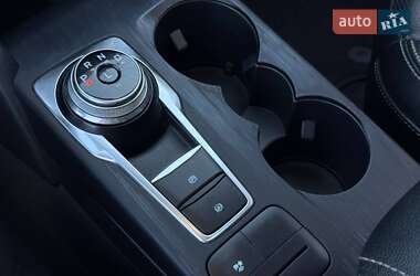 Внедорожник / Кроссовер Ford Escape 2020 в 