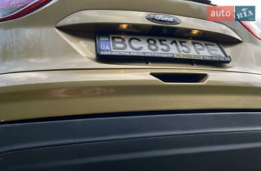 Внедорожник / Кроссовер Ford Escape 2014 в 