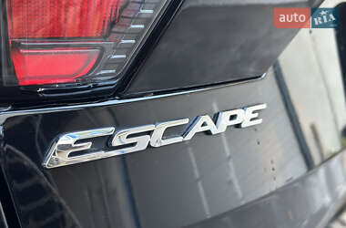 Внедорожник / Кроссовер Ford Escape 2018 в 