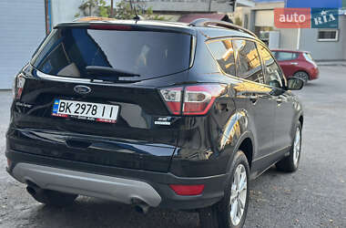 Внедорожник / Кроссовер Ford Escape 2018 в 