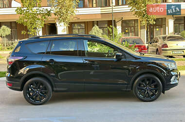 Внедорожник / Кроссовер Ford Escape 2017 в 