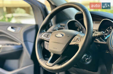 Внедорожник / Кроссовер Ford Escape 2017 в 