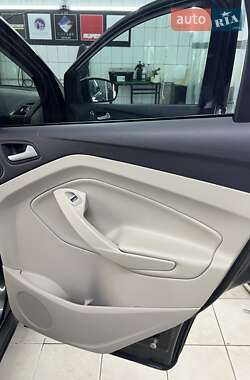 Внедорожник / Кроссовер Ford Escape 2015 в 