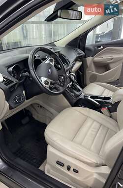 Внедорожник / Кроссовер Ford Escape 2015 в 