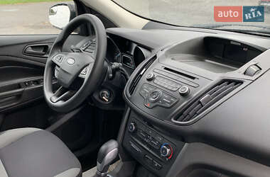 Внедорожник / Кроссовер Ford Escape 2018 в 