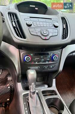 Внедорожник / Кроссовер Ford Escape 2017 в 