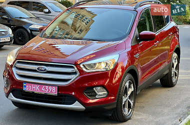 Внедорожник / Кроссовер Ford Escape 2018 в 