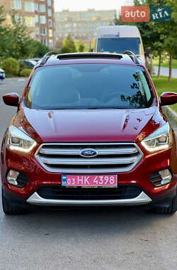 Внедорожник / Кроссовер Ford Escape 2018 в 