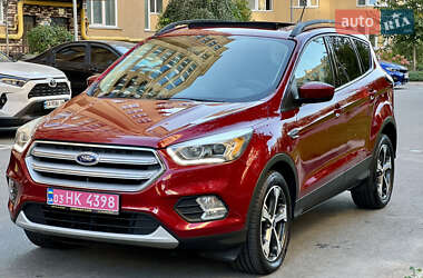 Внедорожник / Кроссовер Ford Escape 2018 в 