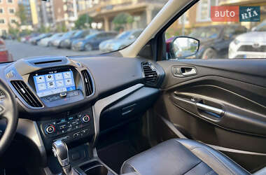 Внедорожник / Кроссовер Ford Escape 2018 в 