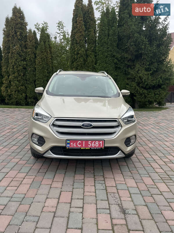 Внедорожник / Кроссовер Ford Escape 2018 в 
