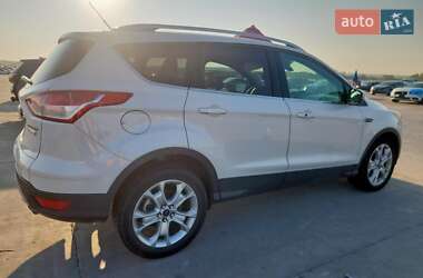 Внедорожник / Кроссовер Ford Escape 2015 в 