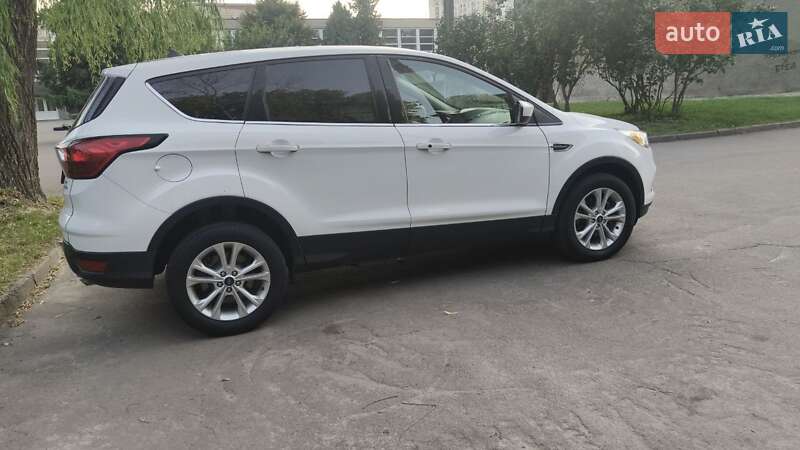 Внедорожник / Кроссовер Ford Escape 2019 в Киеве